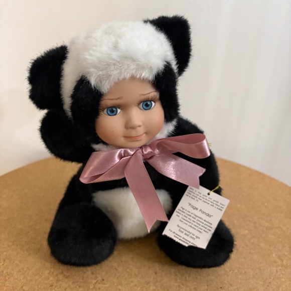 Vintage GEPPEDDO Cuddle Kids porcelain faced "PAGE PANDA" stuffed Doll - Picture 1 of 15
